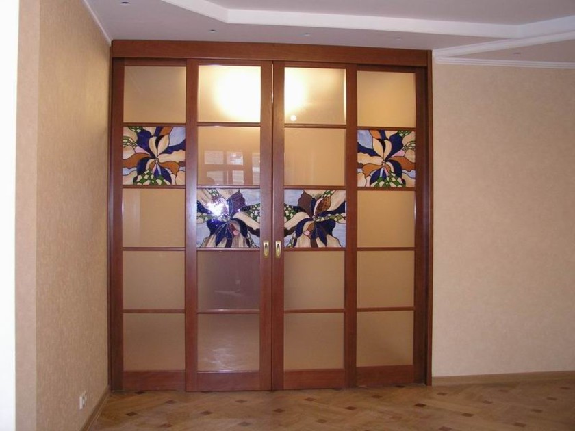 Перегородка с цветными стеклянными вставками Дзержинск