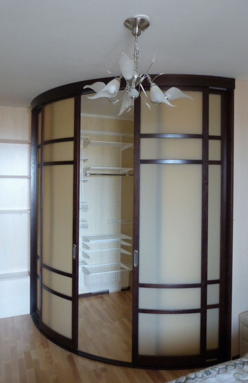 Радиусная полукруглая угловая гардеробная комната Дзержинск
